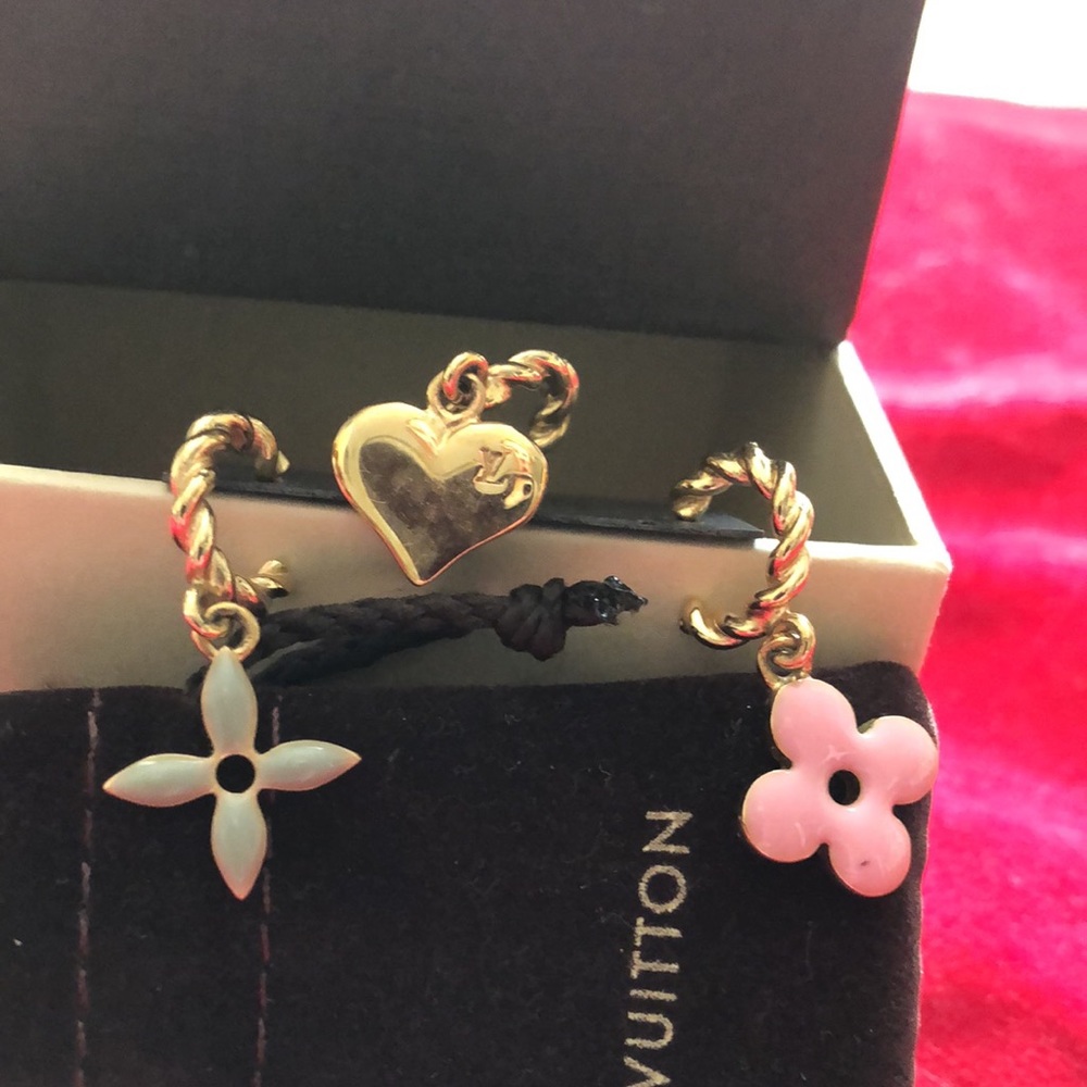 LouisVuitton baby blue and pink earrings - Picture 7 of 7